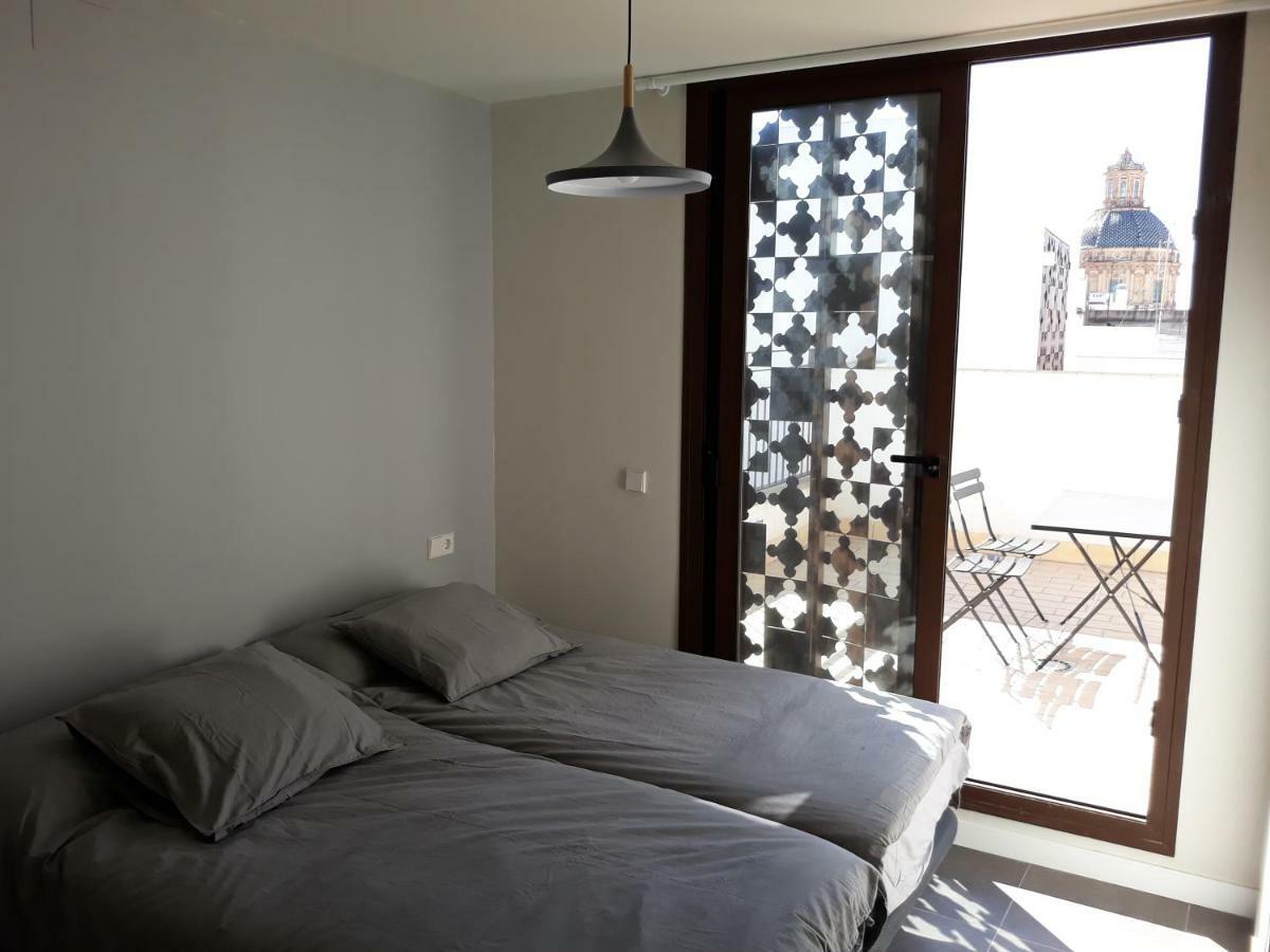 Apartamento con terraza en San Luis. Parking&Netflix Appartement Sevilla Buitenkant foto