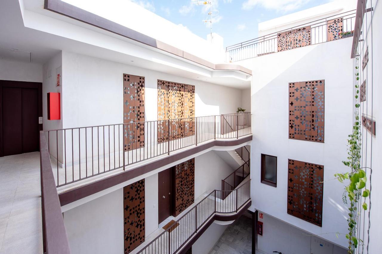 Apartamento con terraza en San Luis. Parking&Netflix Appartement Sevilla Buitenkant foto